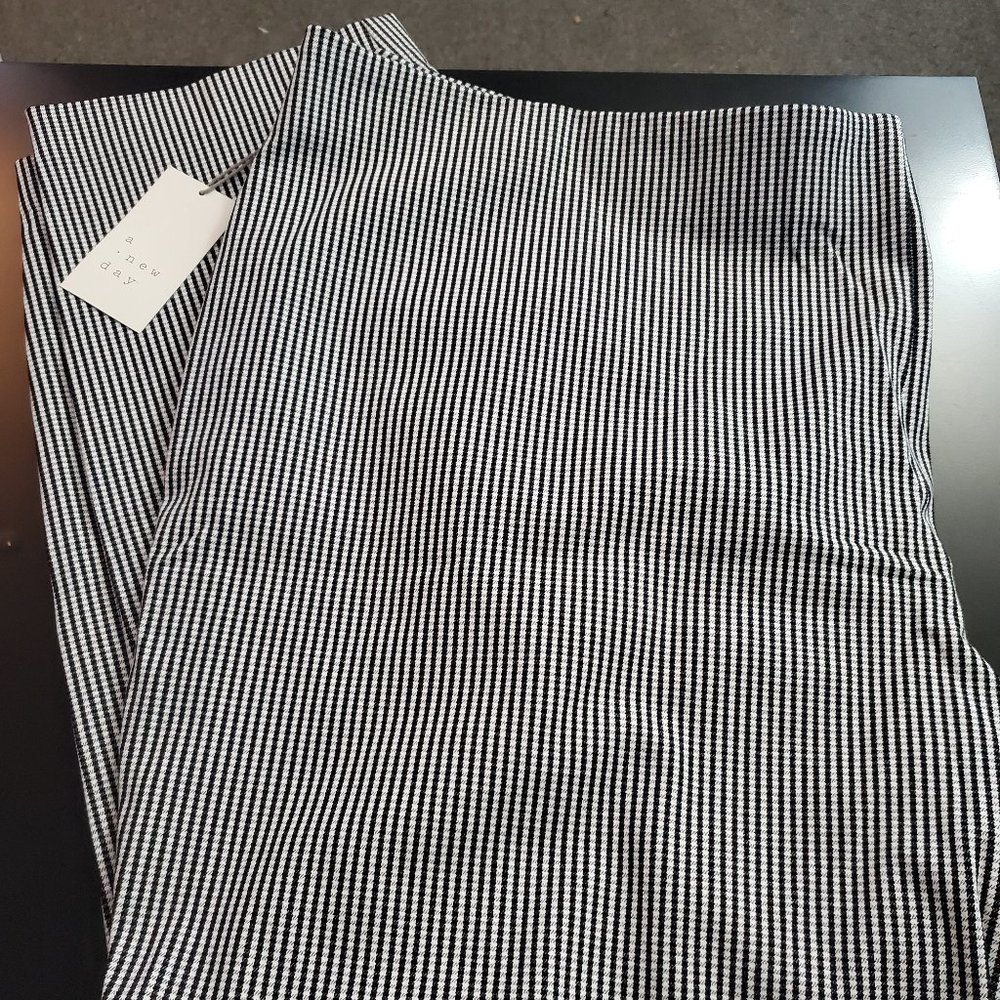 🤩3/$15! NWT A New Day black & white houndstooth pants (26W)